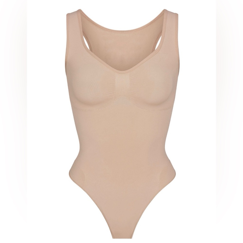 NWOT • SKIMS • SEAMLESS SCULPT SCOOP NECK THONG BODYSUIT • SMALL • MICA